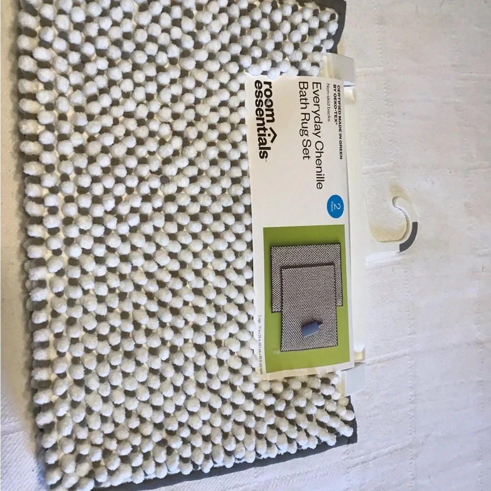 2 PACK Room Essentials Gray and White Bath Rug Set